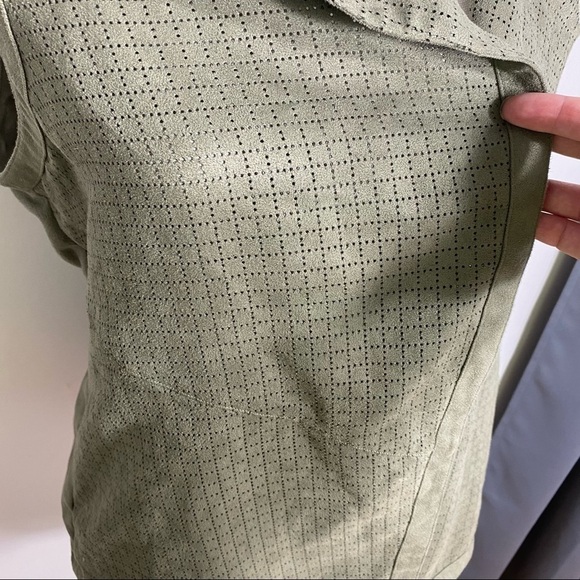 Chico’s Laser Cut Faux Leather Vest Sz 1 Medium Green No Closure - Picture 2 of 10